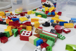 Досліджуємо історію конструкторів LEGO!