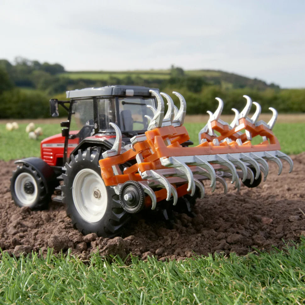 Модель Трактор Massey Ferguson 6290 Britains 43335B 1:32 с культиватором 