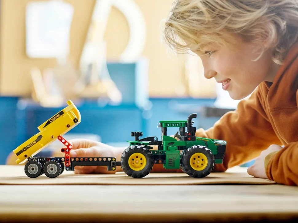 Конструктор LEGO Technic John Deere 9620R 4WD Tractor 42136