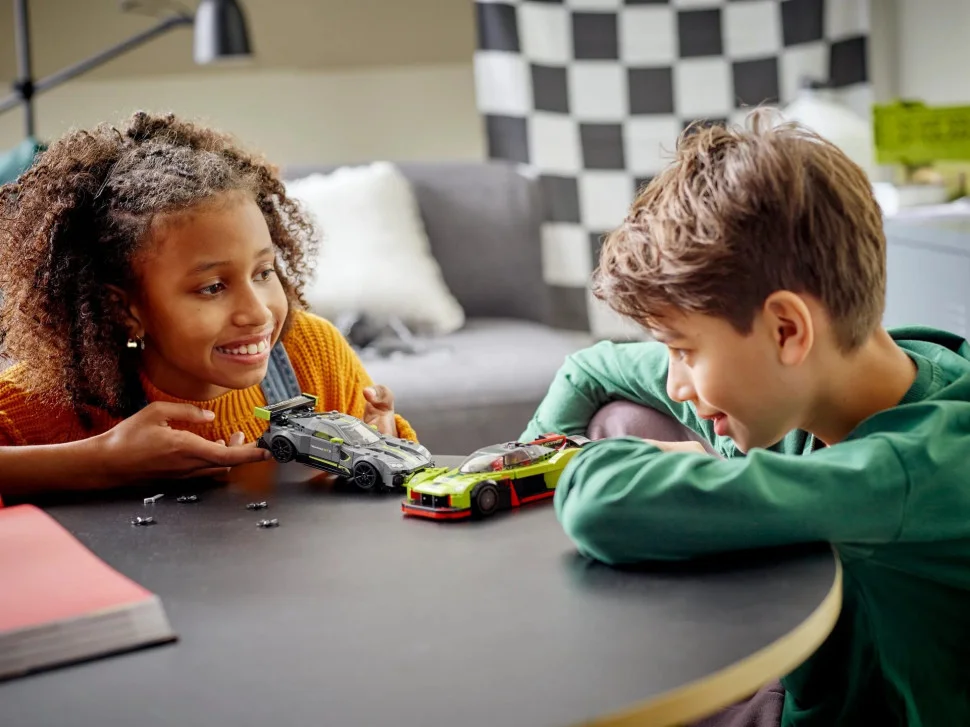Конструктор LEGO Speed Champions Aston Martin Valkyrie AMR Pro и Aston Martin Vantage GT3 76910