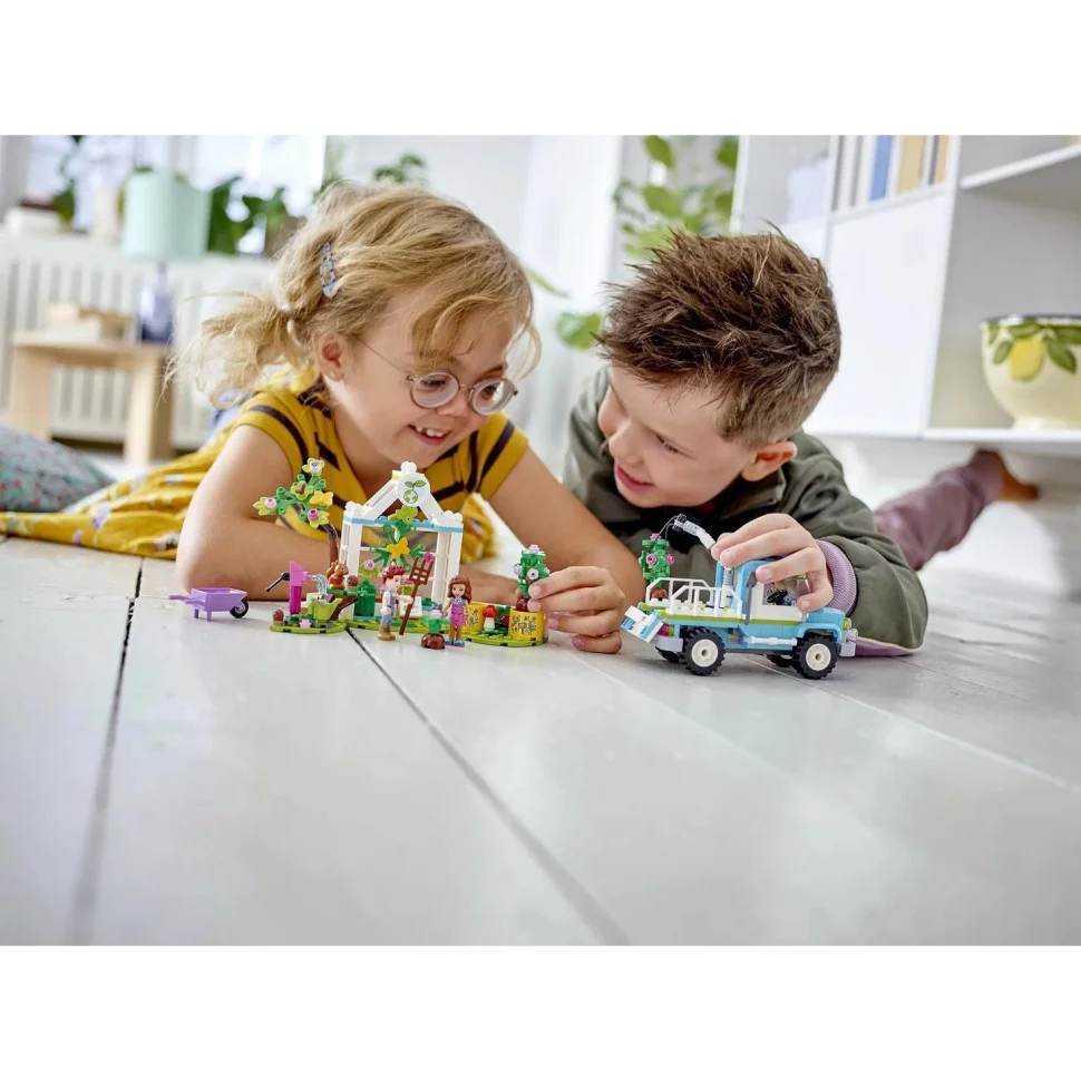 Конструктор LEGO Friends Автомобіль для саджання дерев 41707