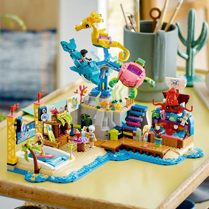 Конструктор LEGO Friends Пляжний парк розваг 41737, 1348 деталей