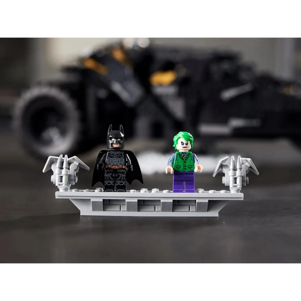 Конструктор LEGO DC Batman Бетмобіль Тумблер 76240