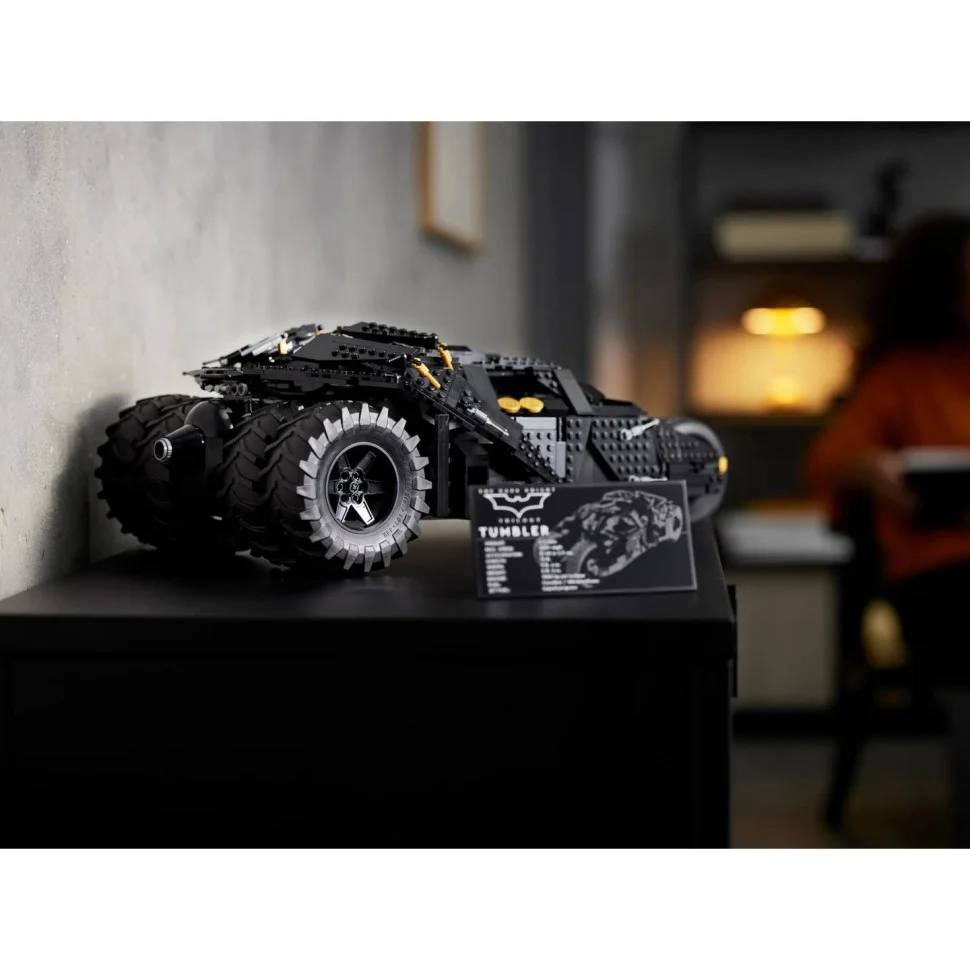 Конструктор LEGO DC Batman Бетмобіль Тумблер 76240