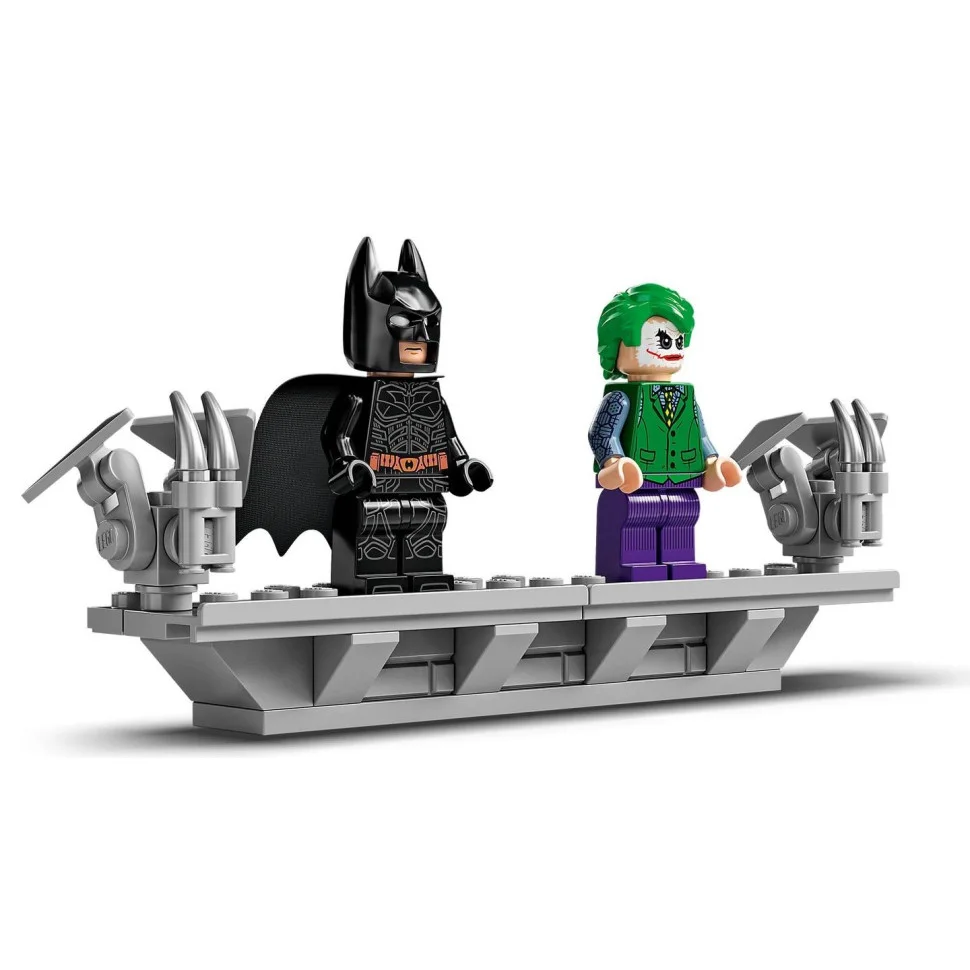 Конструктор LEGO DC Batman Бетмобіль Тумблер 76240