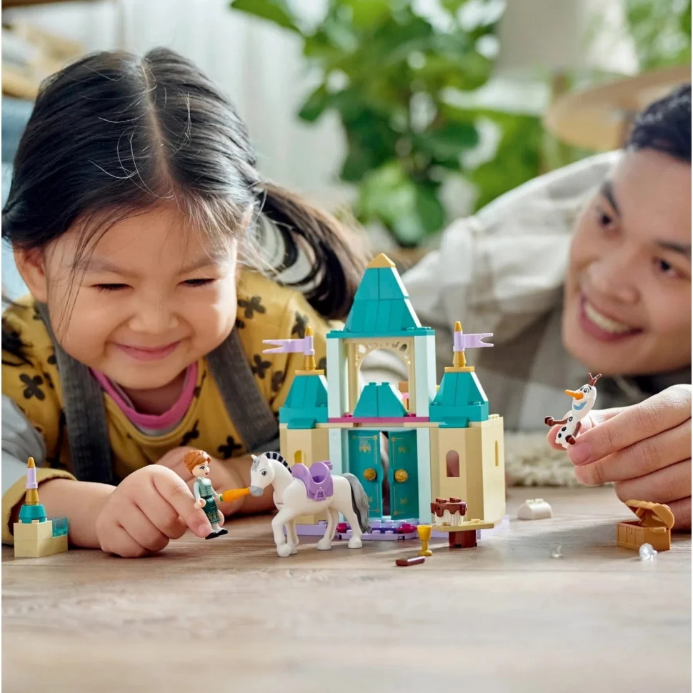 Конструктор LEGO Disney Princess Розваги у замку Анни та Олафа 43204