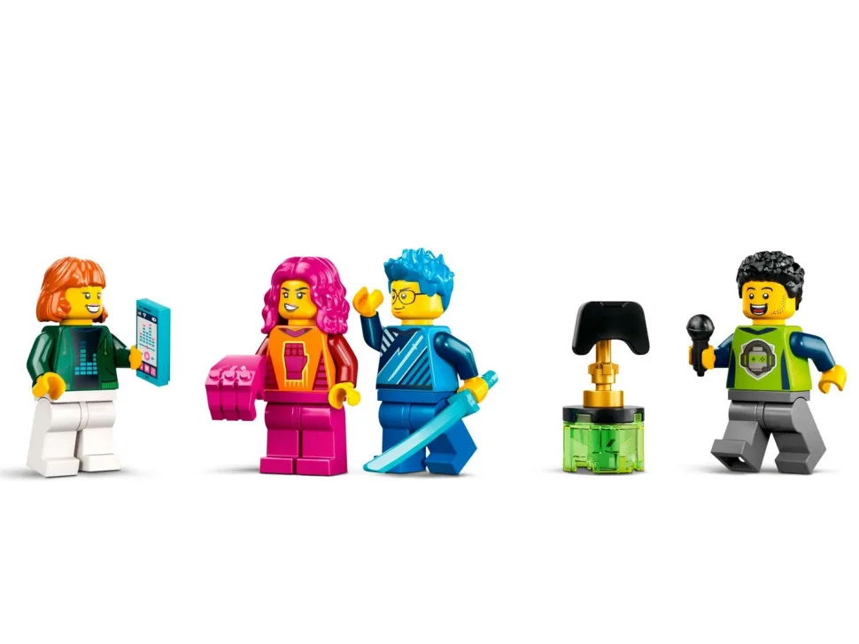 Конструктор LEGO City Вантажівка для ігрового турне 60388