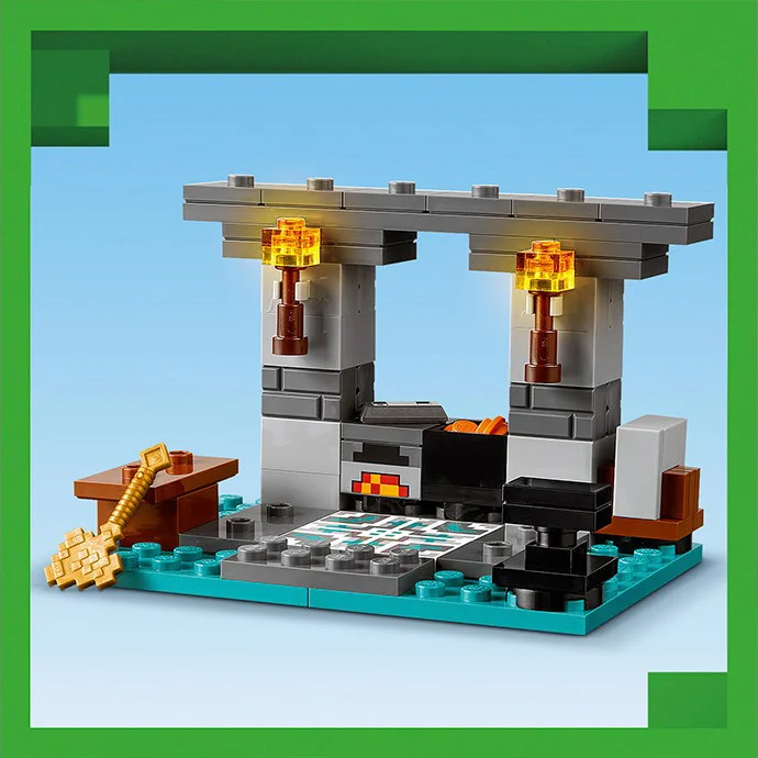 Конструктор Lego Minecraft Зброярня 21252LG 203 деталі