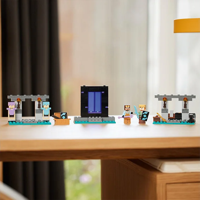 Конструктор Lego Minecraft Зброярня 21252LG 203 деталі