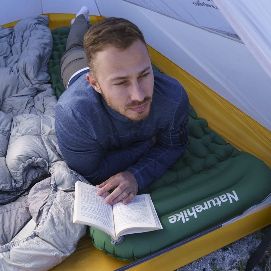 Матрац надувний з підголівником CNK2300DZ0001 Naturehike 6976023929540 темно-зелений
