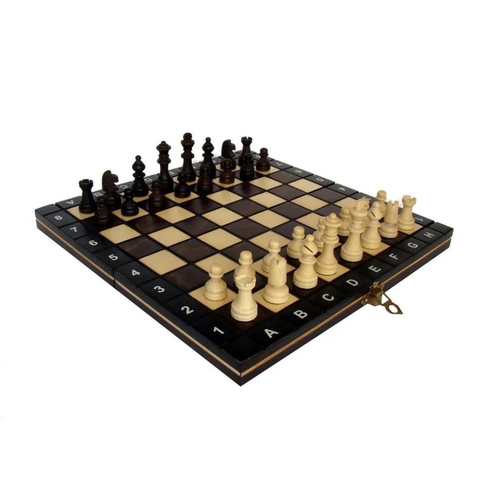 Настольная игра шахматы 