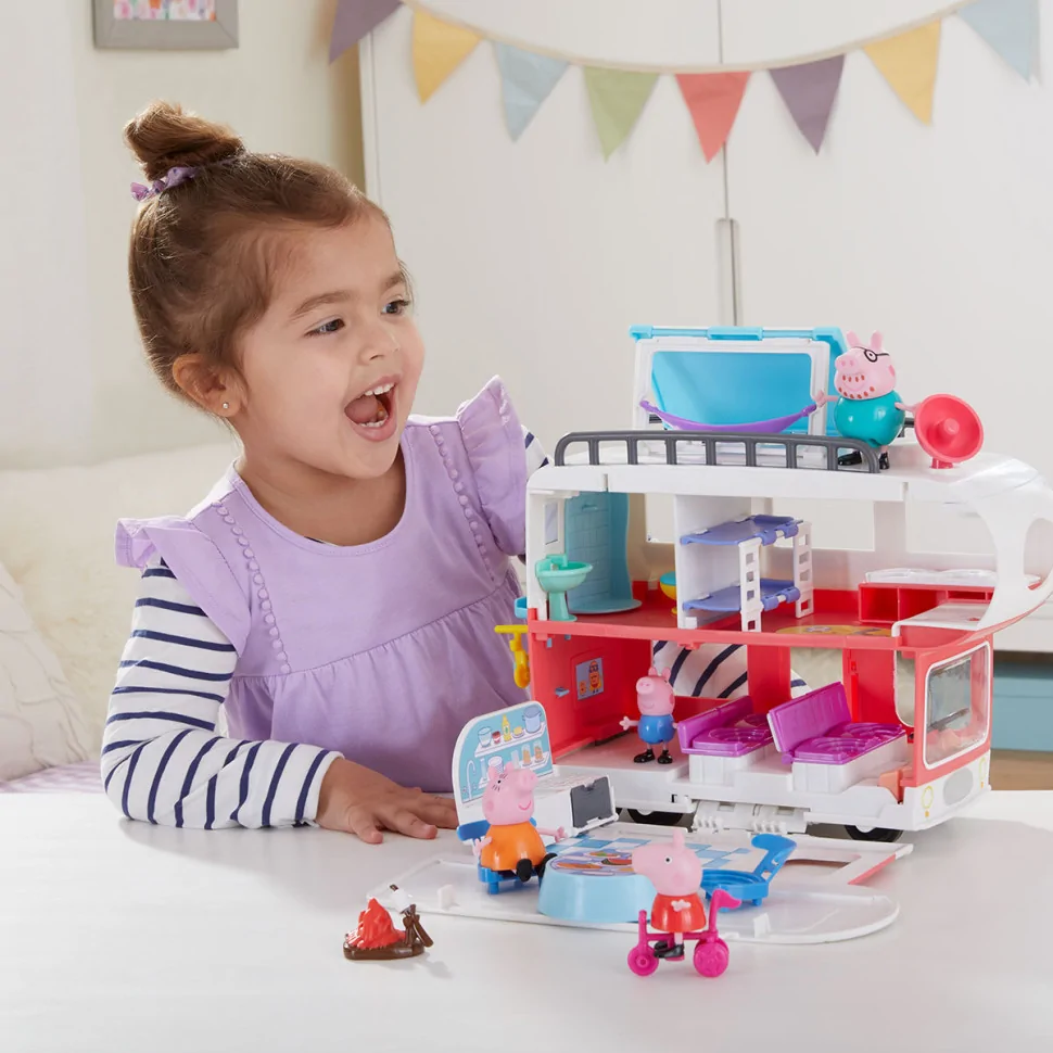 Игровой набор Семейный кемпер Пеппы Peppa Pig F2182, 4 фигурки, звук