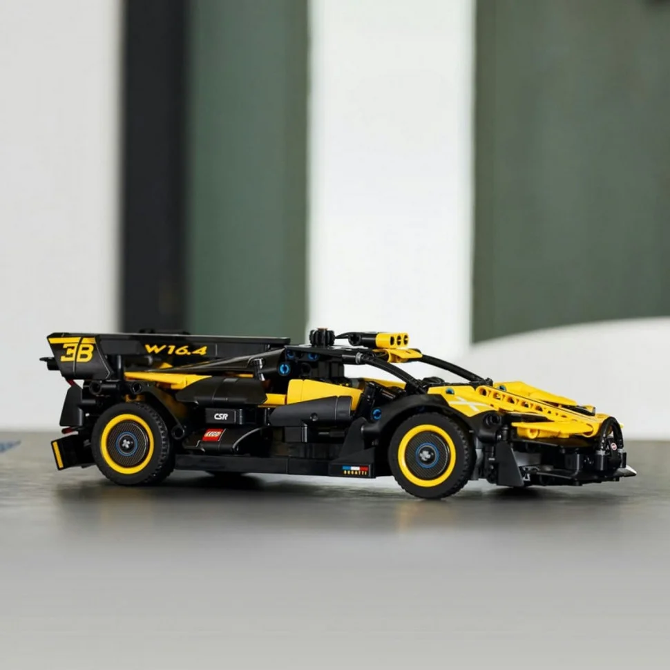 Конструктор LEGO Technic Bugatti Bolide 42151
