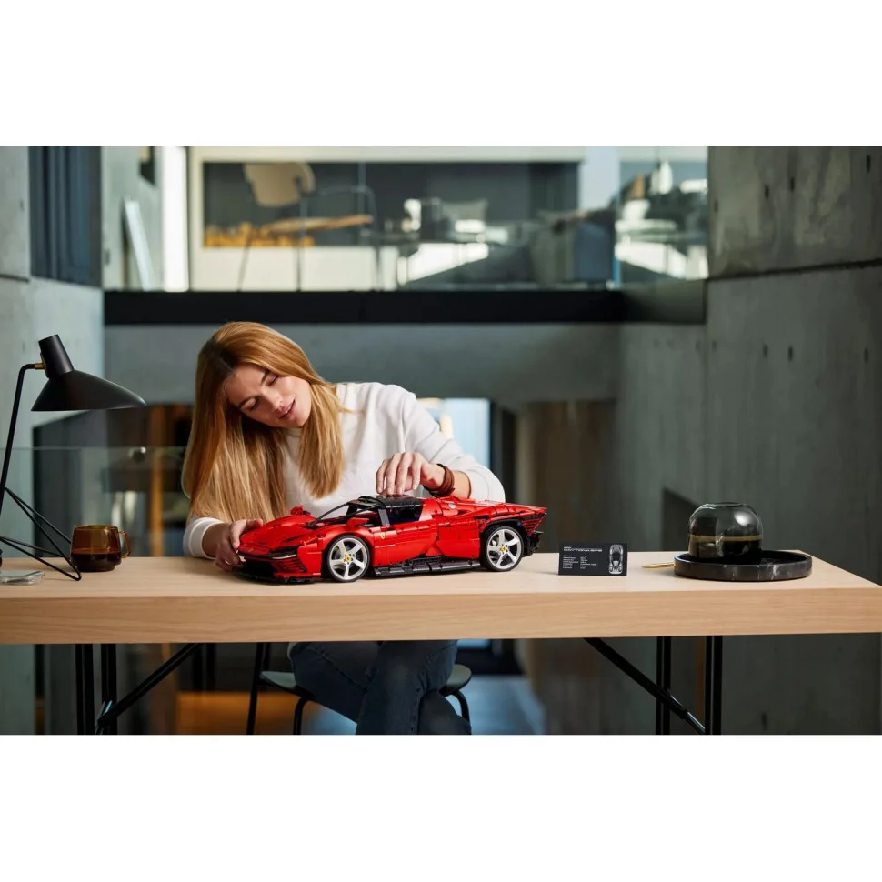 Конструктор LEGO Technic Ferrari Daytona SP3 42143