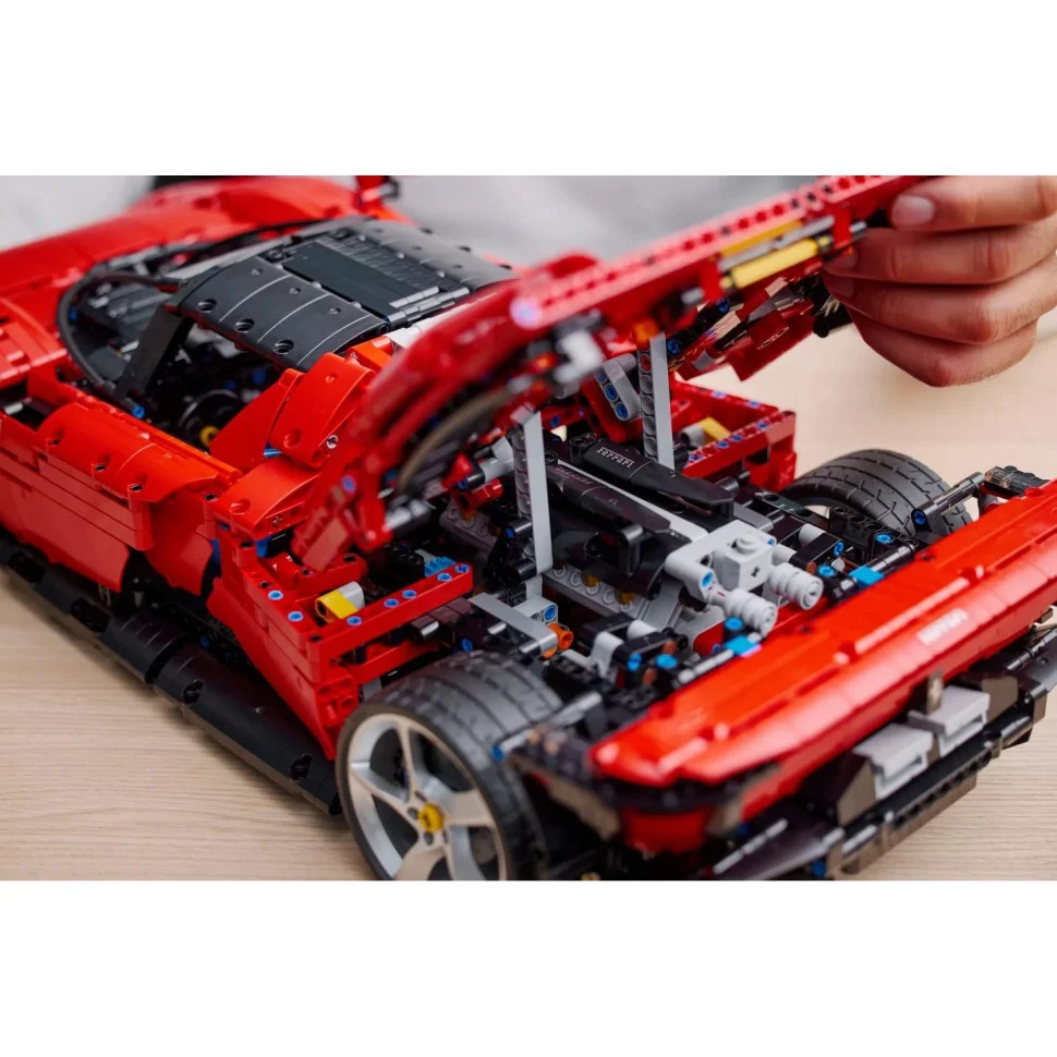 Конструктор LEGO Technic Ferrari Daytona SP3 42143