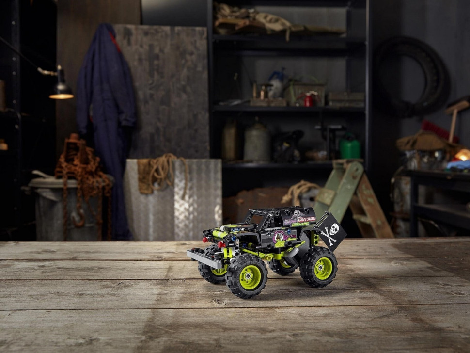 Конструктор LEGO Technic Monster Jam Grave Digger 42118