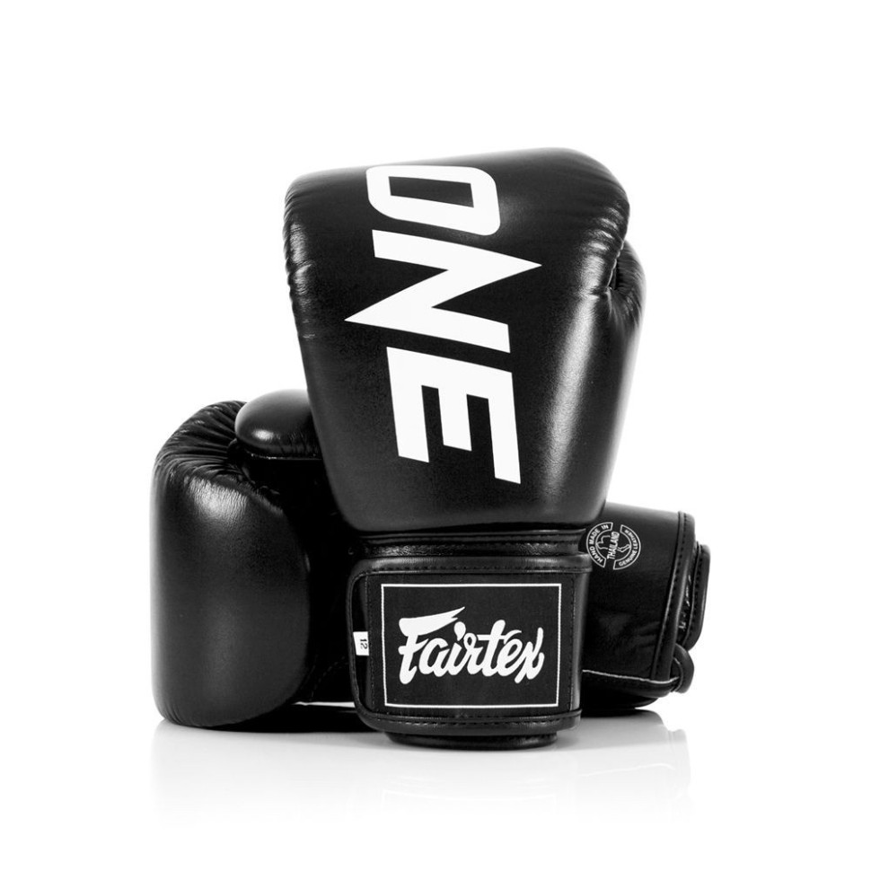 Боксерські рукавиці BGV1-ONE Fairtex BGV1-ONE_14oz_Black 14 унцій (бинти в комплекті)