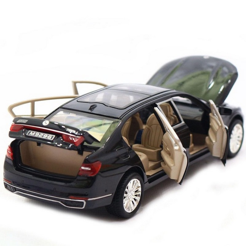 Автомодель автомобиля BMW 760 АВТОПРОМ 7695(Black) свет, звук, открываются двери