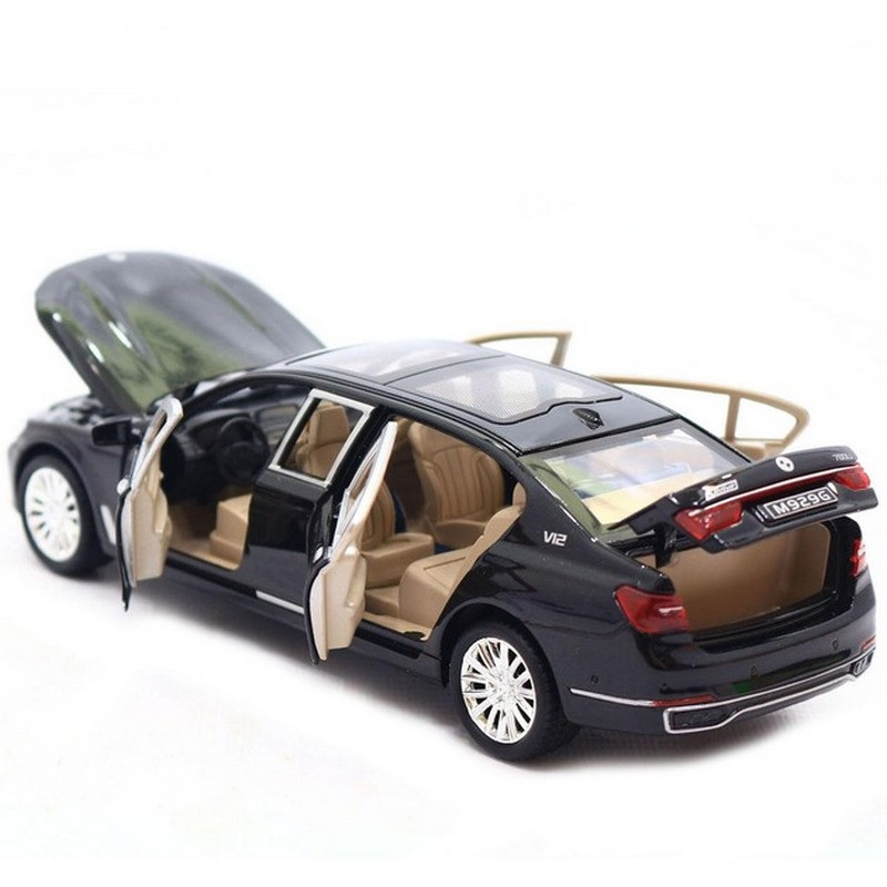 Автомодель автомобиля BMW 760 АВТОПРОМ 7695(Black) свет, звук, открываются двери