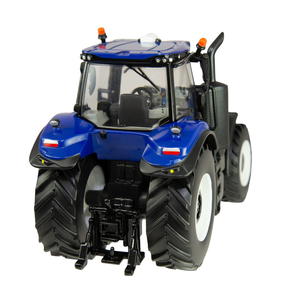 Модель Трактор New Holland T8.435 Britains 43216B масштаб 1:32