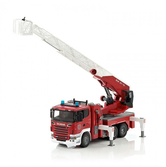 igrushka bolshaya pozharnaya mashina scania r series s lestnicej vodyanaya pompa svet zvuk m1 16 03590