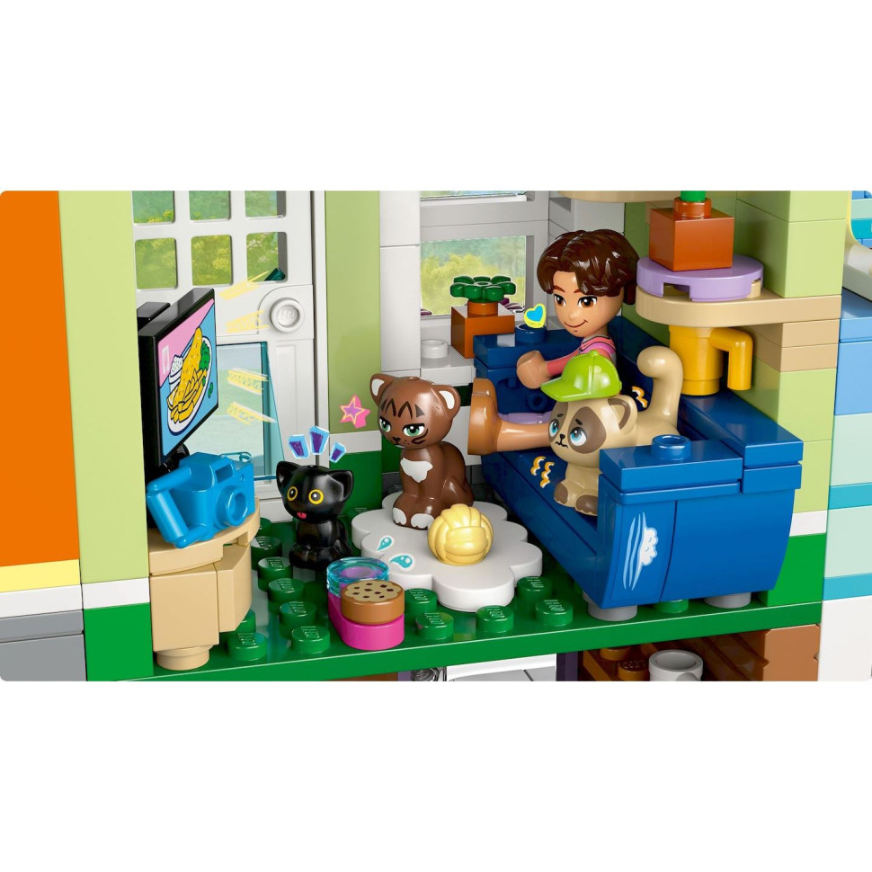 Конструктор LEGO Friends Хартлейк-Сіті. Квартири і крамниці 42670, 2040 деталей