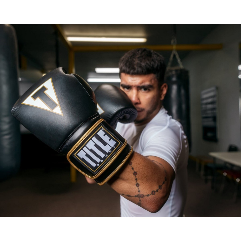 Боксерські рукавиці Boxeo Mexican Leather Quatro TITLE BATGE4 12 oz BK/WH 12 унцій (бинти в комплекті)