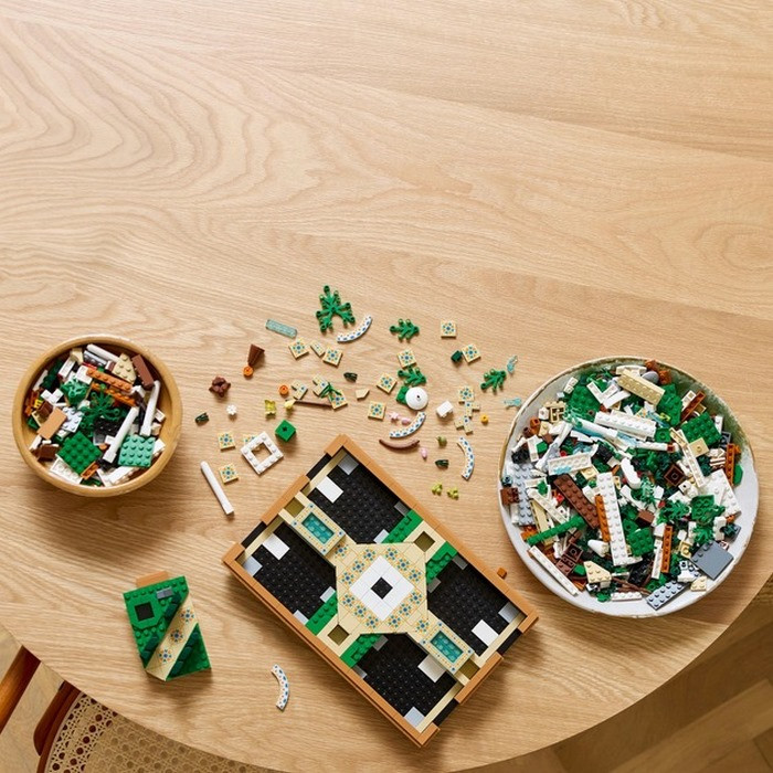 Конструктор Icons Сад фонтанов LEGO 10359LG 1302 детали