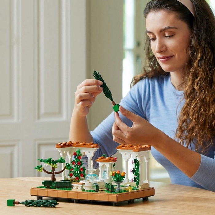 Конструктор Icons Сад фонтанов LEGO 10359LG 1302 детали