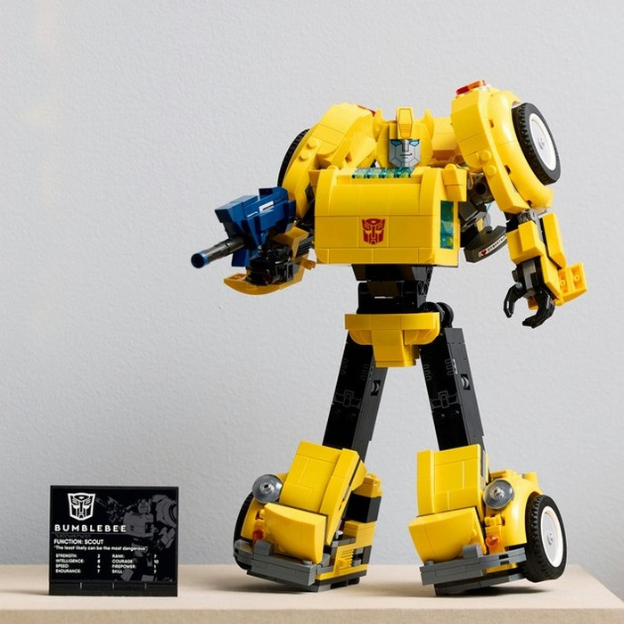 Конструктор Icons Трансформеры Бамблби LEGO 10338, 950 деталей