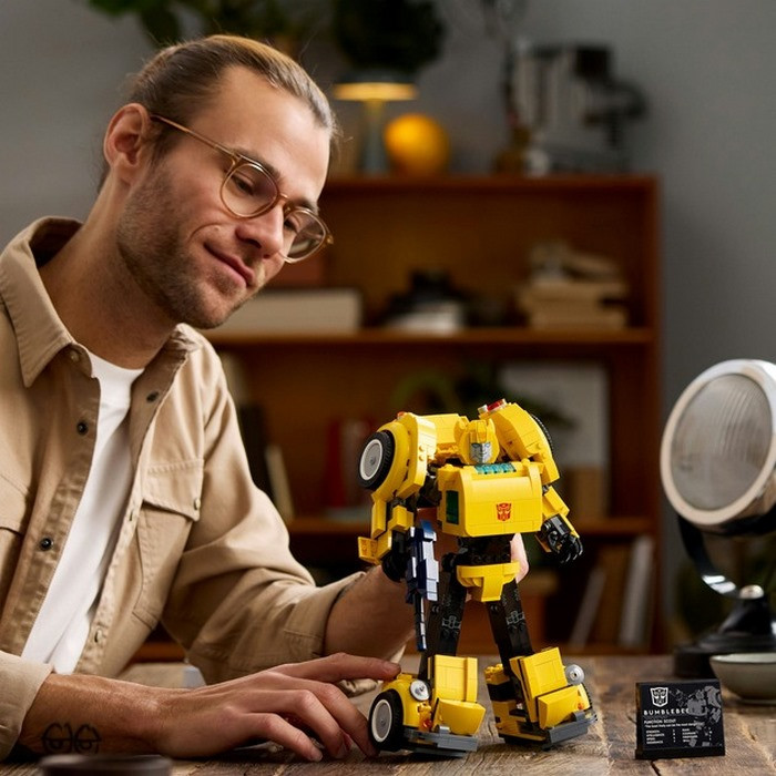 Конструктор Icons Трансформеры Бамблби LEGO 10338, 950 деталей