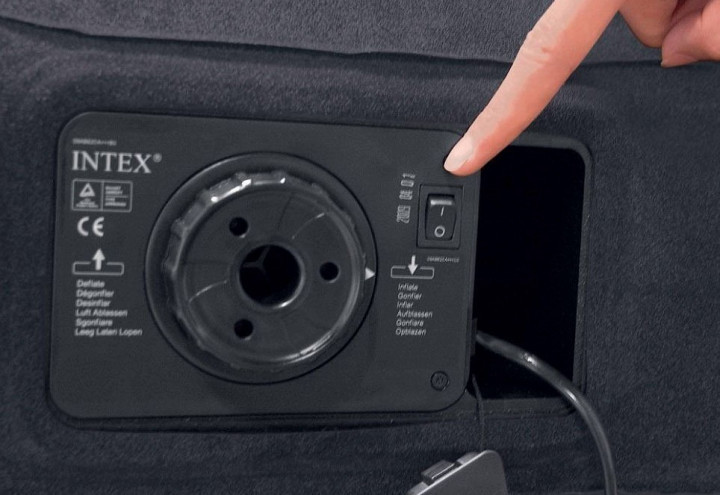 Надувний матрац Intex 64148 137х191х25 см. Вбудований насос 220-240V