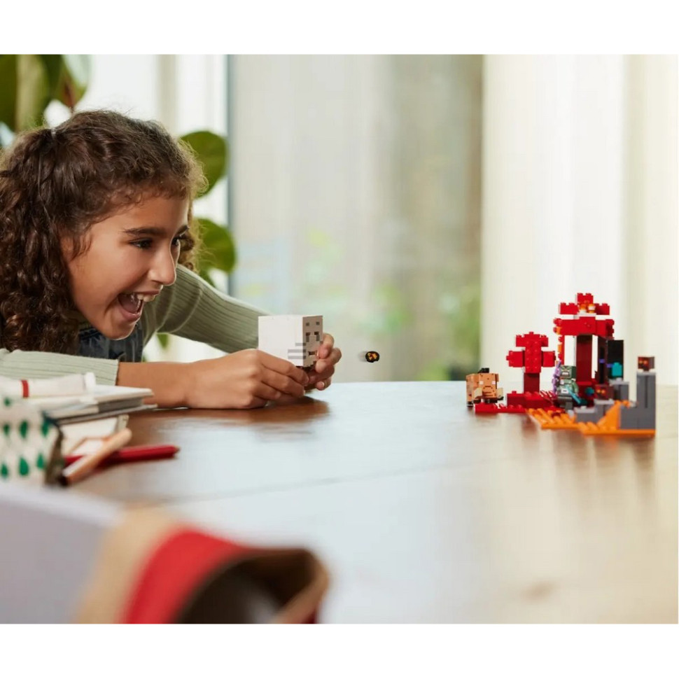 Конструктор Minecraft Засідка біля порталу в Нижній світ LEGO 21255, 352 деталі
