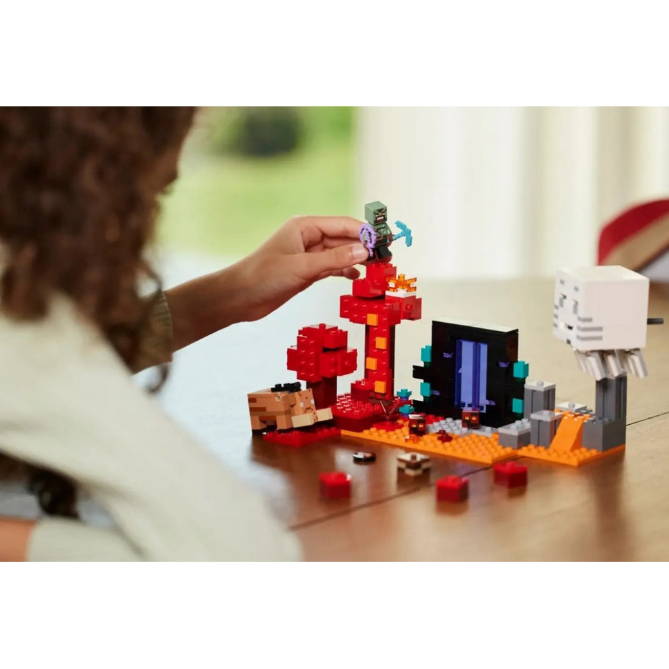 Конструктор Minecraft Засідка біля порталу в Нижній світ LEGO 21255, 352 деталі