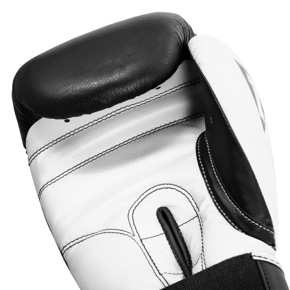 Боксерские перчатки Boxing Dynamic Strike TITLE XDBG 16 BK/WH 16 унций (бинты в комплекте)