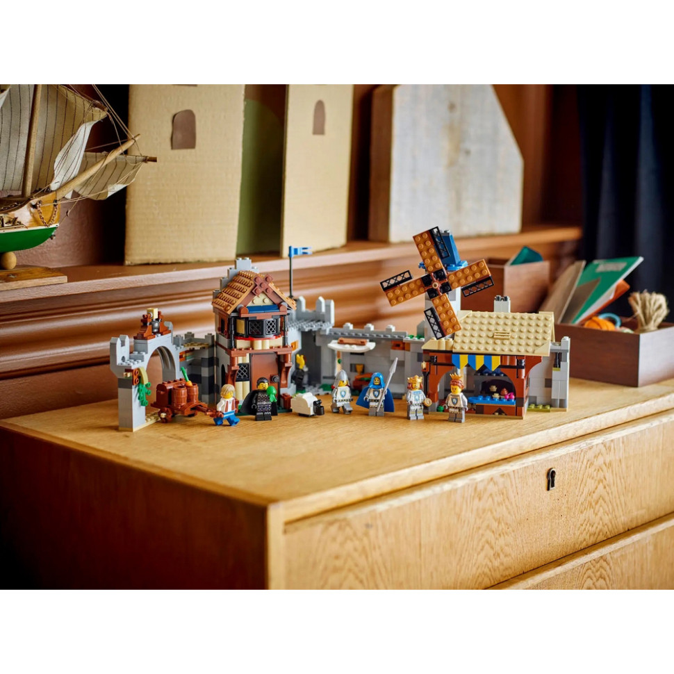 Конструктор Creator Средневековый замок с рыцарем на коне LEGO 31168, 1371 деталь