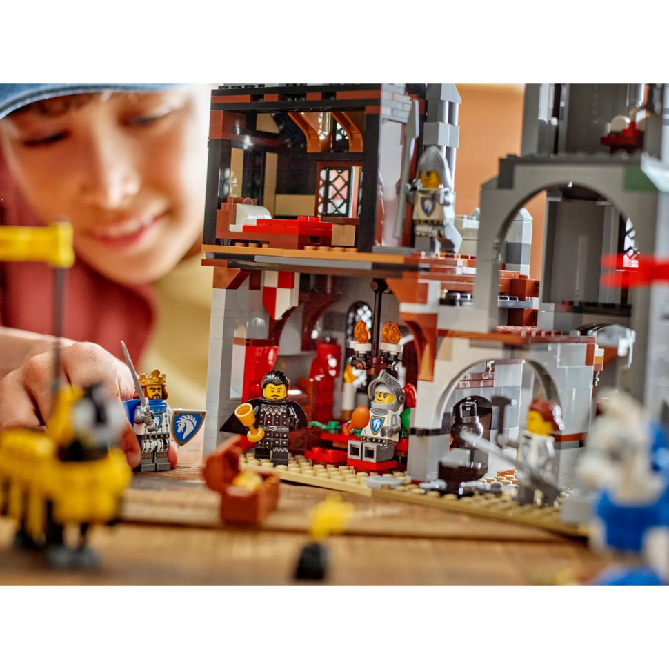 Конструктор Creator Средневековый замок с рыцарем на коне LEGO 31168, 1371 деталь