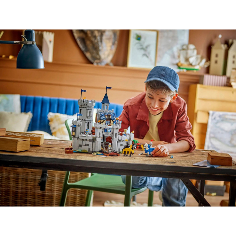 Конструктор Creator Средневековый замок с рыцарем на коне LEGO 31168, 1371 деталь