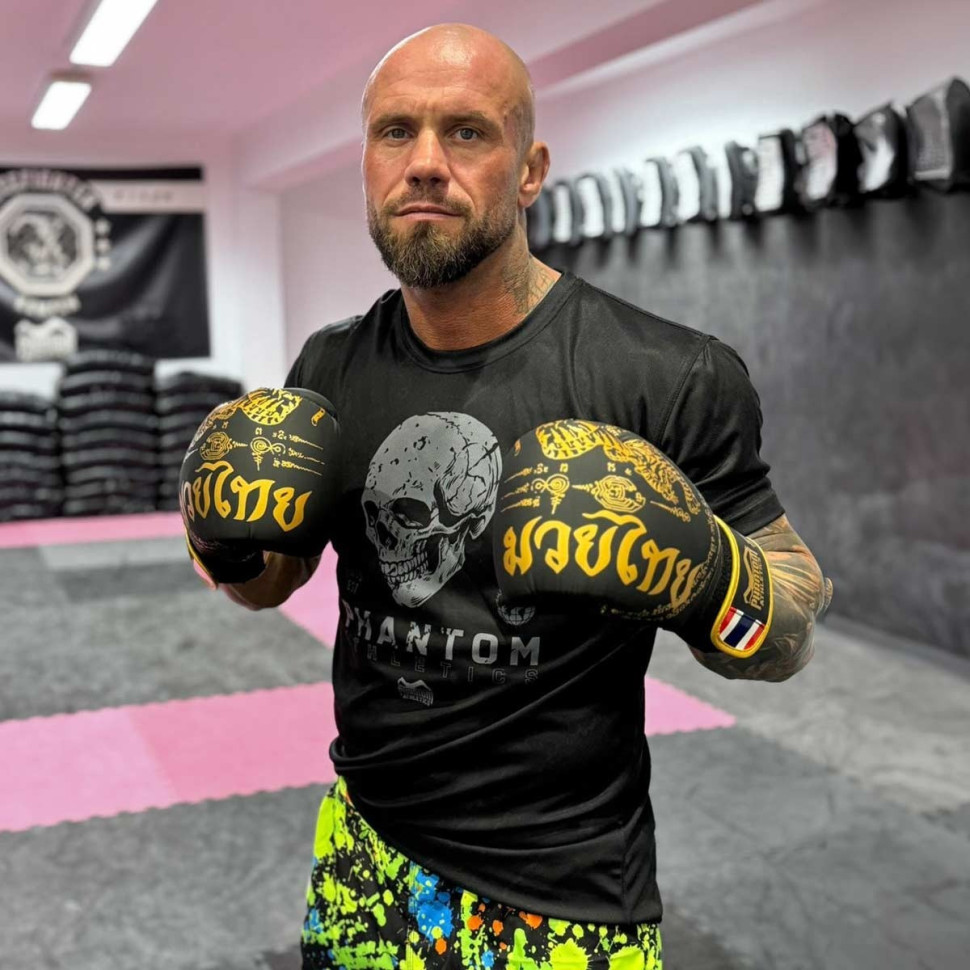Боксерские перчатки Muay Thai Phantom PHBG2938-10 Black Gold 10 унций (Бинты в подарок)