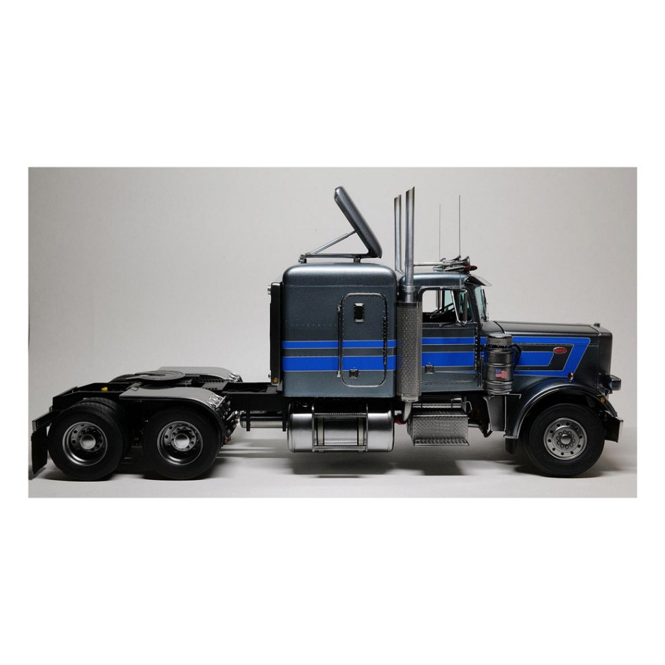 Сборная модель-копия Грузовой тягач Peterbilt 359 Revell RVL-12627 уровень 5, 1:25