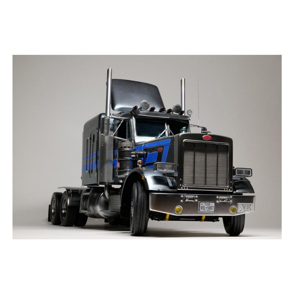 Сборная модель-копия Грузовой тягач Peterbilt 359 Revell RVL-12627 уровень 5, 1:25