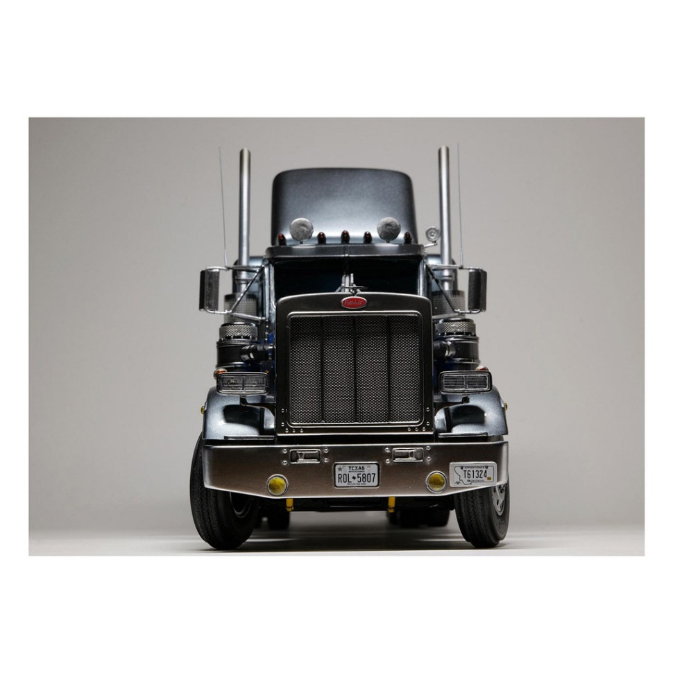 Сборная модель-копия Грузовой тягач Peterbilt 359 Revell RVL-12627 уровень 5, 1:25