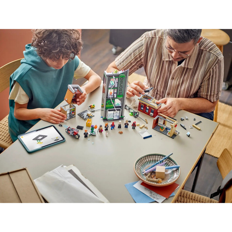Конструктор Super Heroes Человек-паук против Оскорпа LEGO 76324, 808 деталей