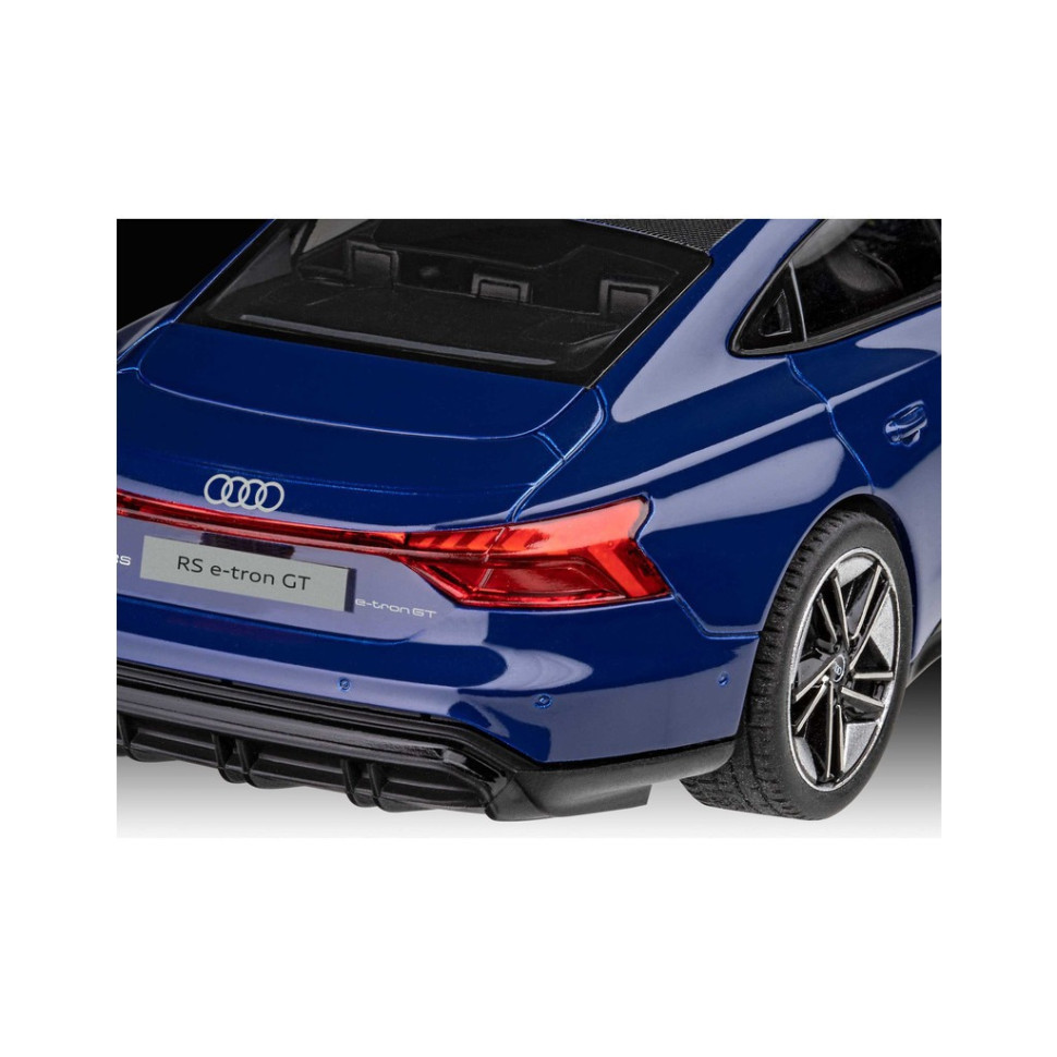 Сборная модель-копия набор Автомобиль Audi e-tron GT Revell RVL-67698 уровень 2, 1:24