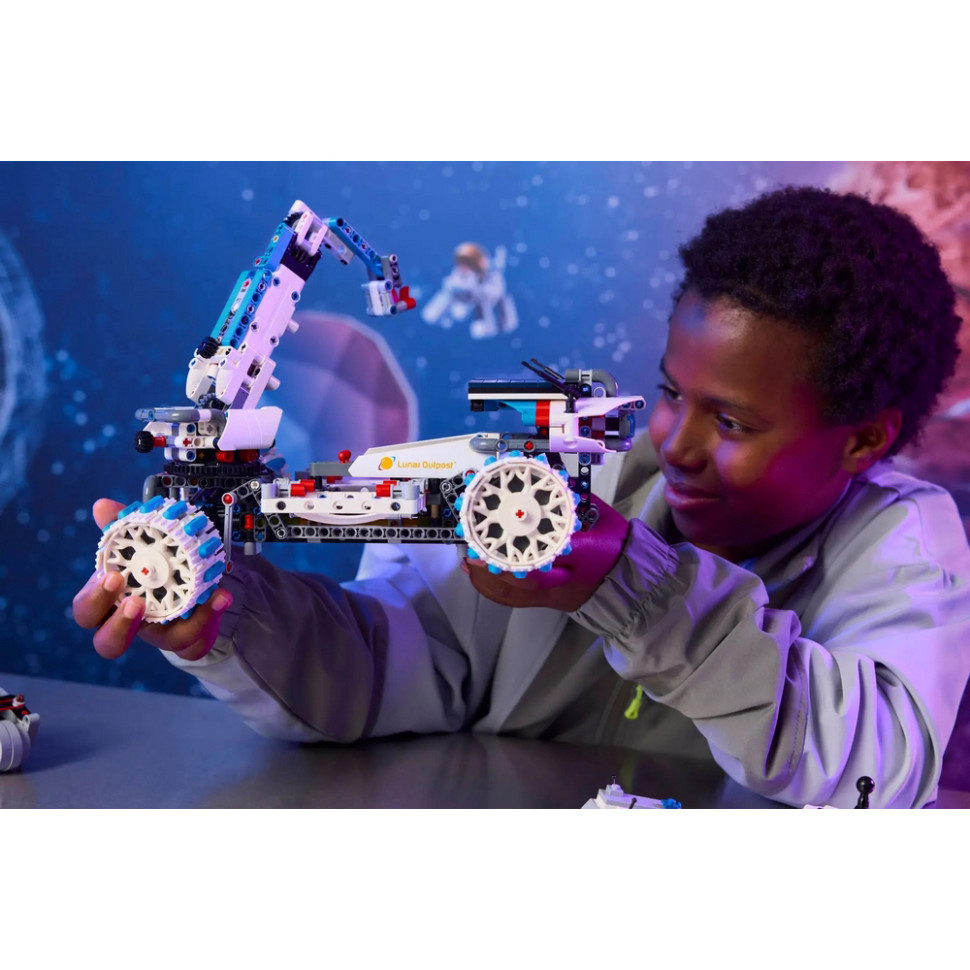 Конструктор Technic Лунный модуль Lunar Outpost. Космический корабль LEGO 42211, 1082 детали
