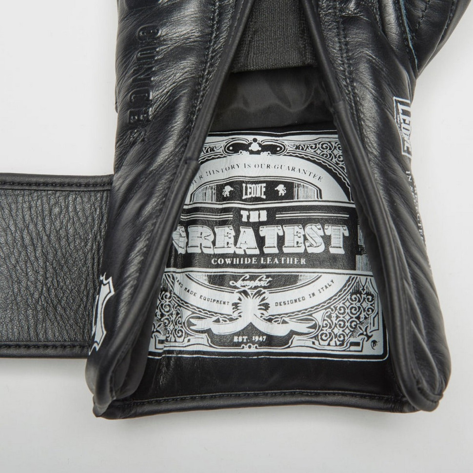 Боксерские перчатки GN111 THE GREATEST Leone GN111_Black_16oz 16 унций (бинты в комплекте)