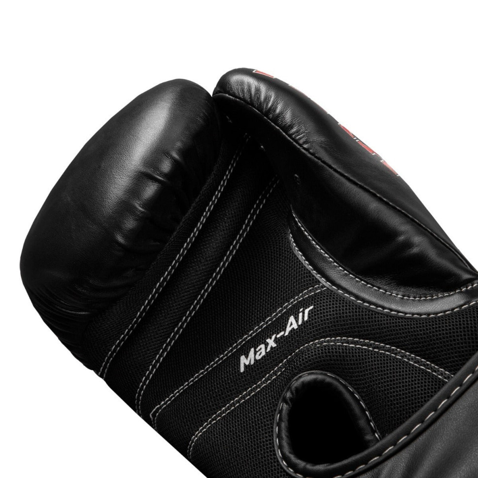 Боксерські рукавиці Classic Black Max TITLE CBMBG2 16 BK 16 унцій (бинти в комплекті)