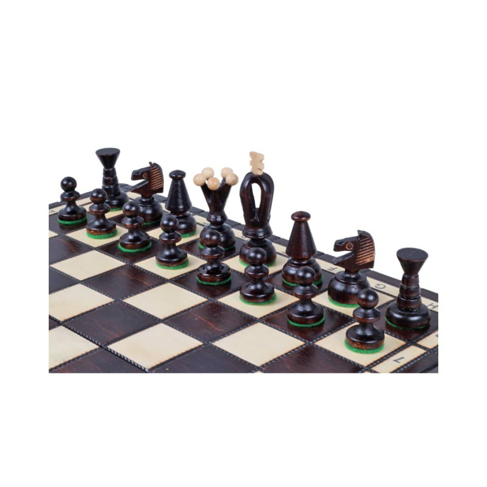 Настольная игра шахматы 