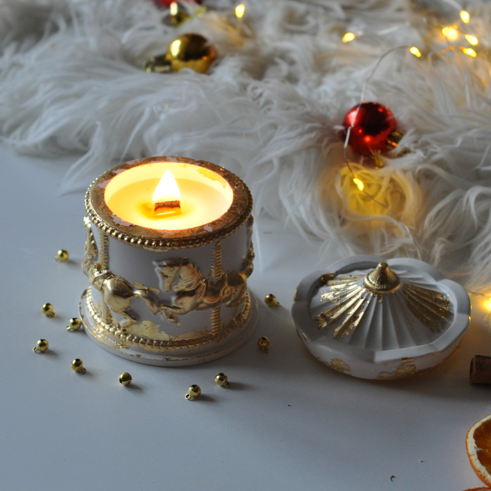 Новорічна свічка ручної роботи з соєвого воску «Карусель» SP2470 150 г