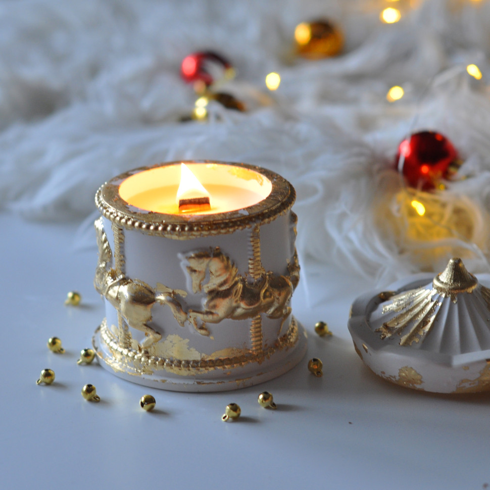 Новорічна свічка ручної роботи з соєвого воску «Карусель» SP2470 150 г